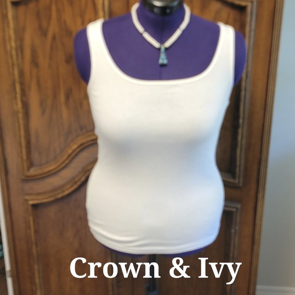 Crown & Ivy white stretchy tank top size: Petite M